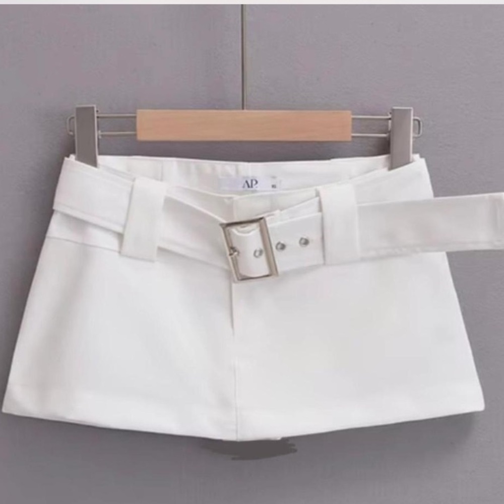 White low rise belted mini skirt